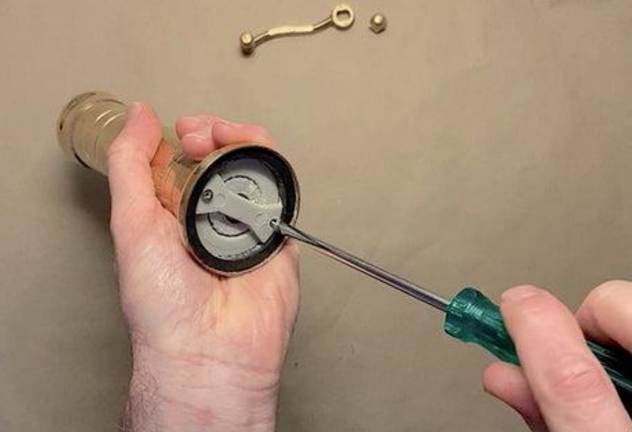 How to clean Altas Mills Internal Parts