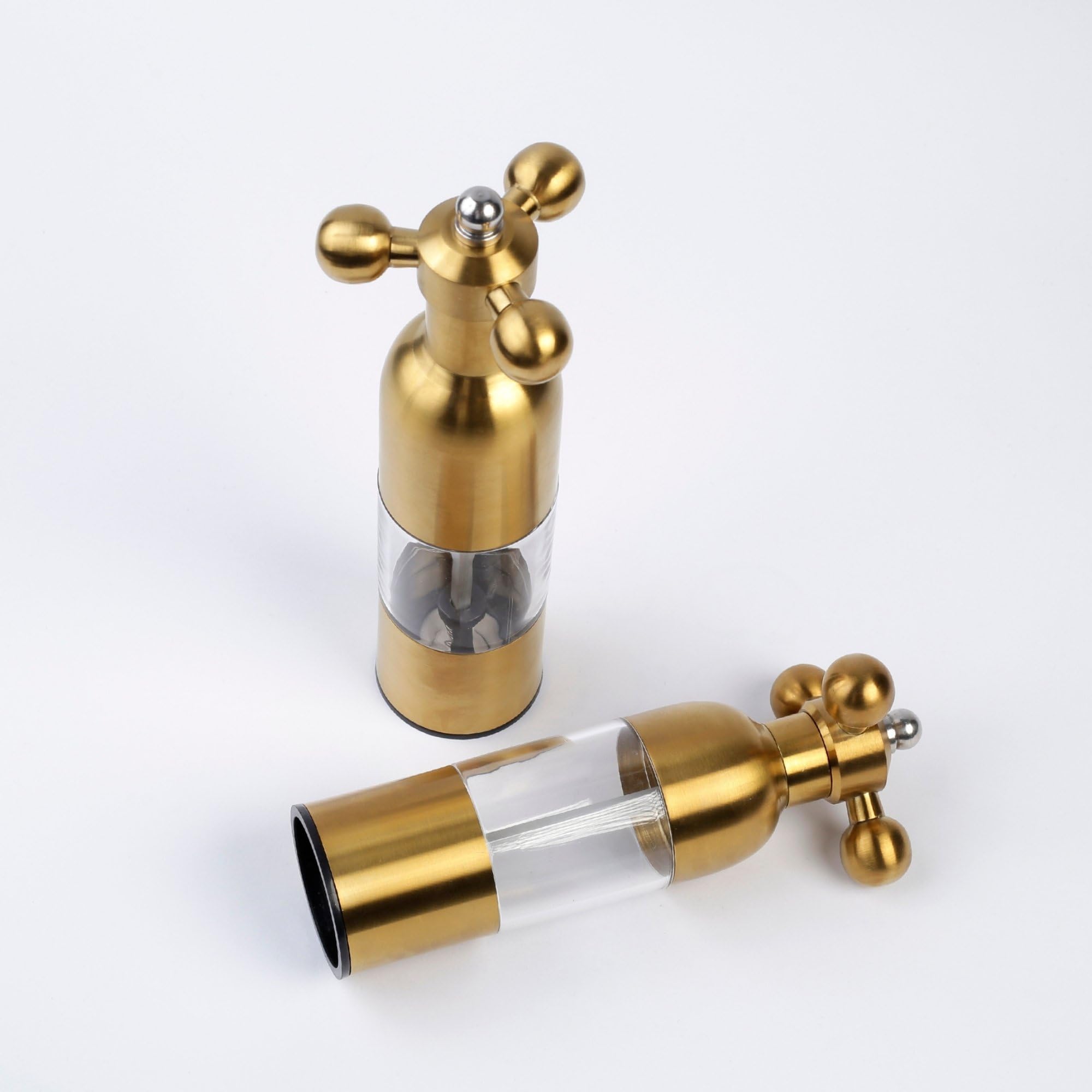 Gold stainless steel pepper mill featuring a clear acrylic chamber and an ergonomic hand crank for effortless grinding. This modern, stylish spice grinder is perfect for fresh seasoning in home kitchens and dining tables. Designed for durability and ease of use, it offers an adjustable grind setting for coarse or fine spices. Ideal for gourmet cooking, chefs, and food lovers who enjoy freshly ground pepper and salt. Its sleek, elegant design adds a touch of luxury to any kitchen or restaurantGold stainless 